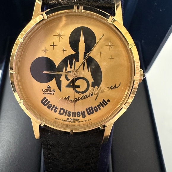 RARE Vintage Walt Disney World 20th Anniversary Watch with Original Band - Picture 1 of 5